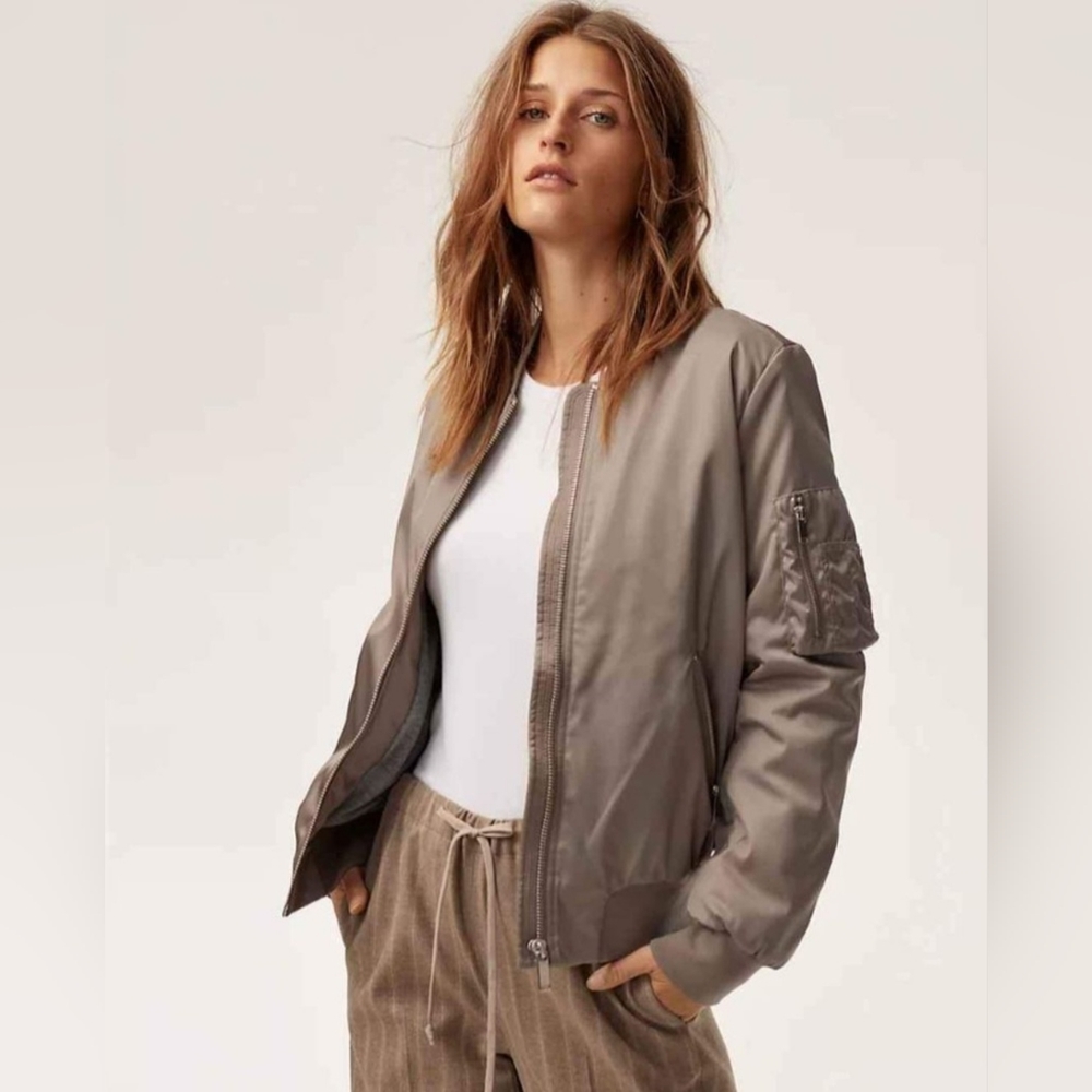 Aritzia The Group by Babaton Women S Gilmam Taupe Nylon & Filled Bomber Jacket